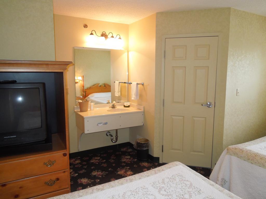 Ourguest Inn And Suites Catawba Island Port Clinton Chambre photo